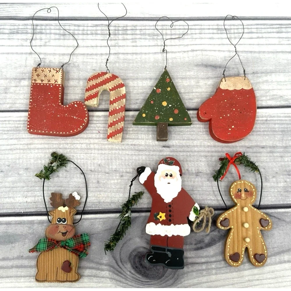 LOT OF 7 VINTAGE WOODEN CHRISTMAS ORNAMENTS‎